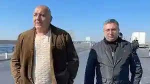магистрали сега си спомнете как ок. 3 години между Нова Загора и Чирпан имаше ограничение 90 км/ч заради неравности. Защото точно в участъкът, който беше построен от ГЕРБ - между 2009-2012г. като караш, все едно си с лодка в океана и има буря.